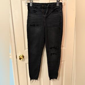 Faux-Distressed Black AE Women's Curvy Hi-Rise Jegging